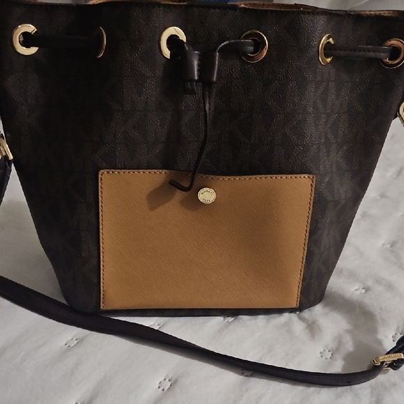 Handbags - Elegant Black and Tan Women's Bag